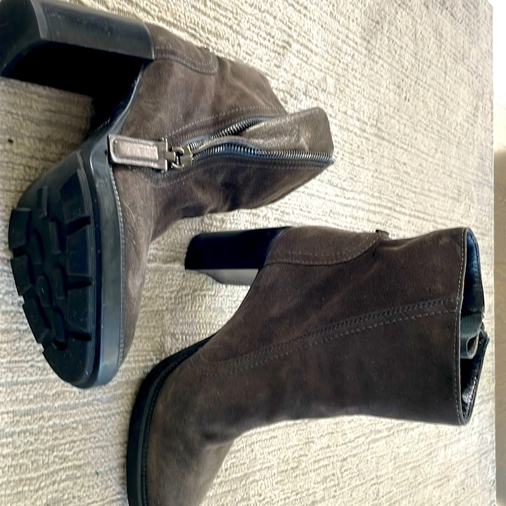 Aquatalia Size 8 solid platform heeled waterproof boots